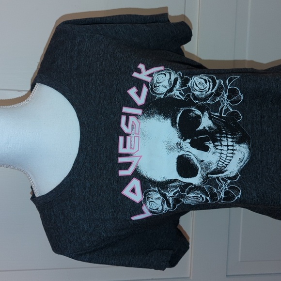 Torrid Lovesick Charcoal Gray Skull Graphic Tee Size 1 Used GC - Picture 2 of 7